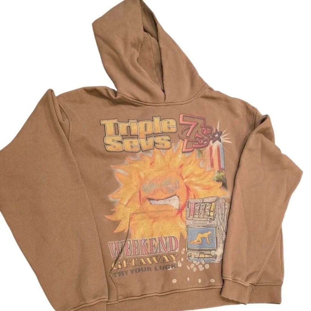 Triple Sevens Hoodie Brown Size M Graphic Streetwear Weekend Getaway